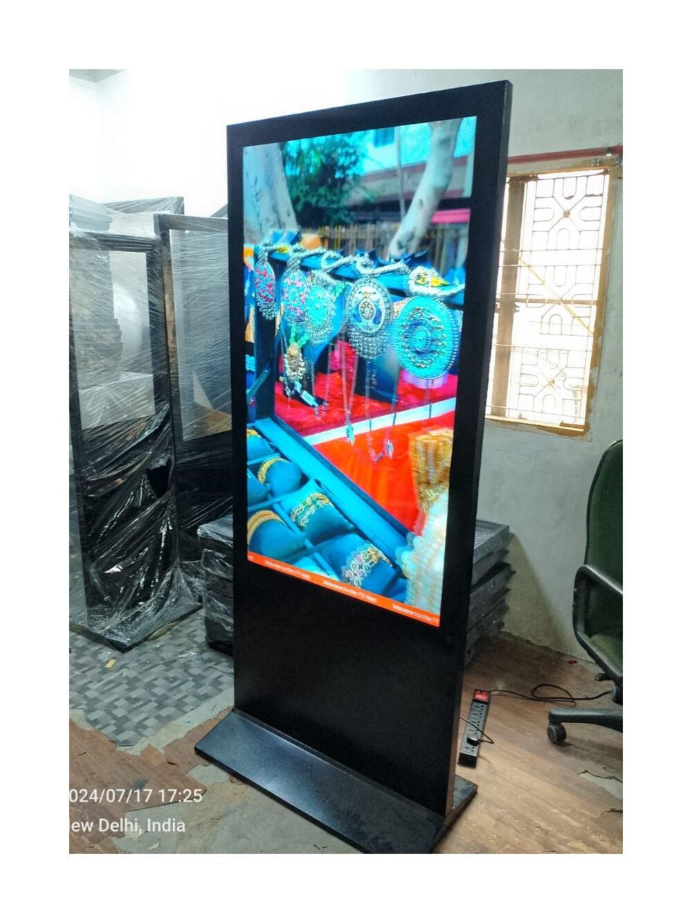 55 inch Touch Digital Standee Indoor Kiosk Digital Signage Floor Standing Display | 55 inch Touch Digital signage Kiosk Floor Standing Totem display - Image 2